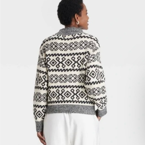 Women's Crewneck Graphic Pullover Sweater - Picture 4 of 9